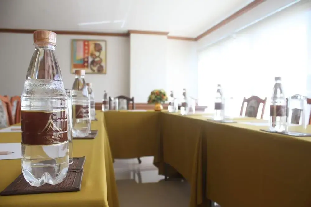 Пхукет: Airport Beach Hotel Phuket