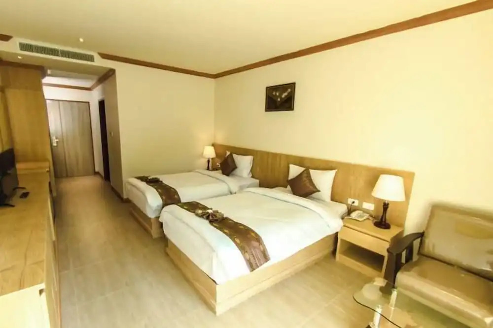 Пхукет: Airport Beach Hotel Phuket