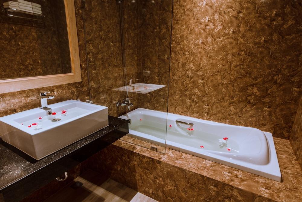 Пхукет: Airport Beach Hotel Phuket