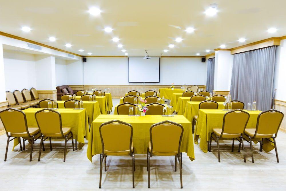 Пхукет: Airport Beach Hotel Phuket