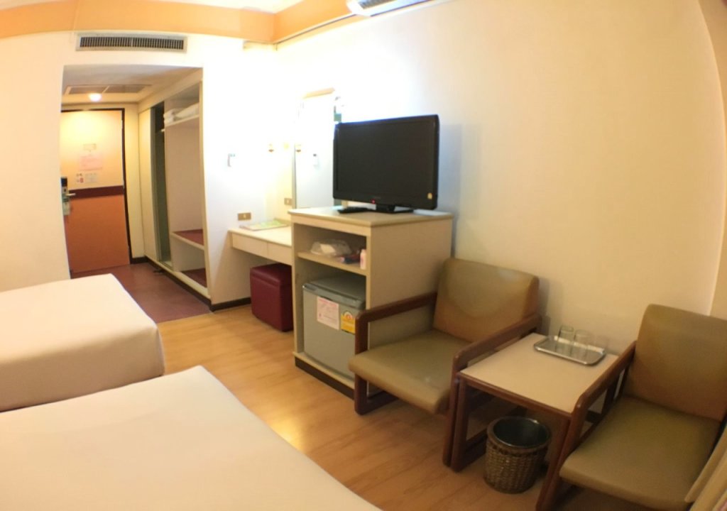 Хатъяй: Sakura Hotel