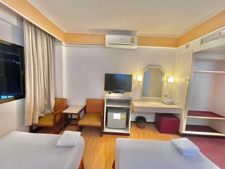 Хатъяй: Sakura Hotel