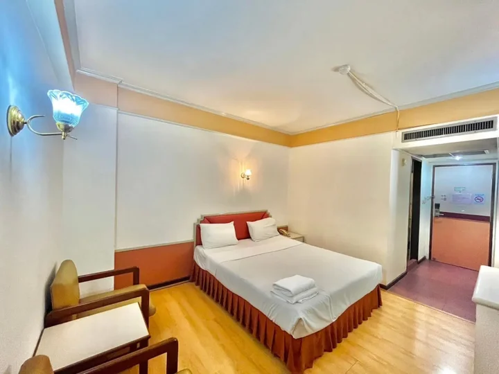 Хатъяй: Sakura Hotel