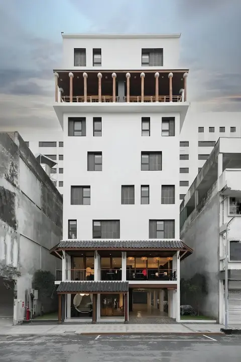 Хатъяй: Sakura Hotel