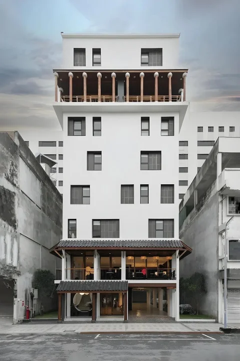 Хатъяй: Sakura Hotel