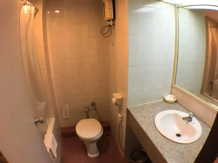 Хатъяй: Sakura Hotel