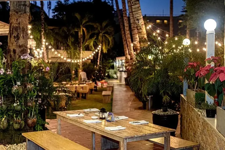Патонг: Lokal Phuket