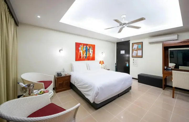 Патонг: Lokal Phuket