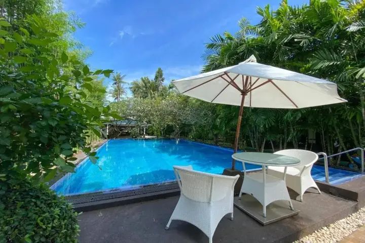 Патонг: Lokal Phuket