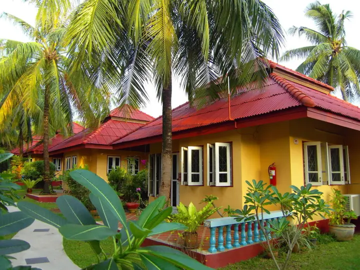 Муанг: Palm Village