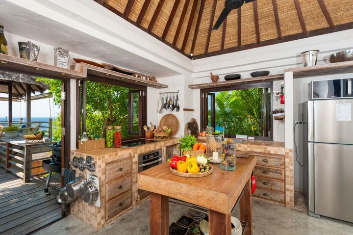 Остров Тау: Cape Shark Pool Villas