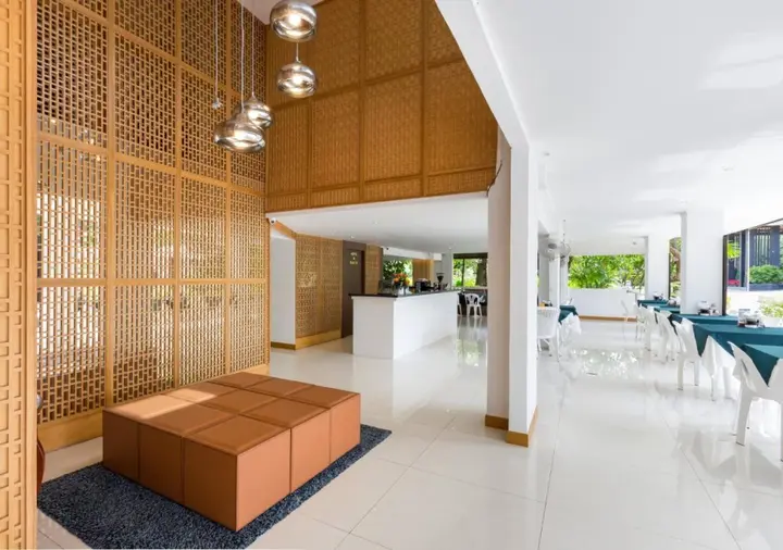 Муанг: Hotel de Karon