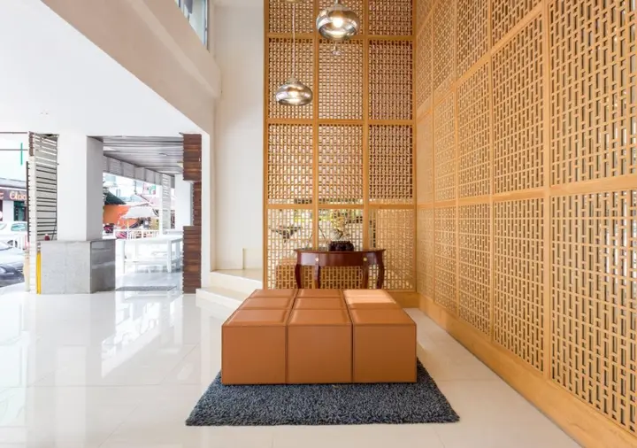 Муанг: Hotel de Karon
