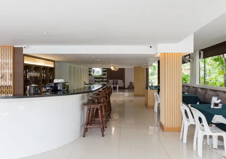 Муанг: Hotel de Karon