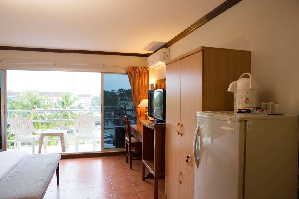 Муанг: Hotel de Karon