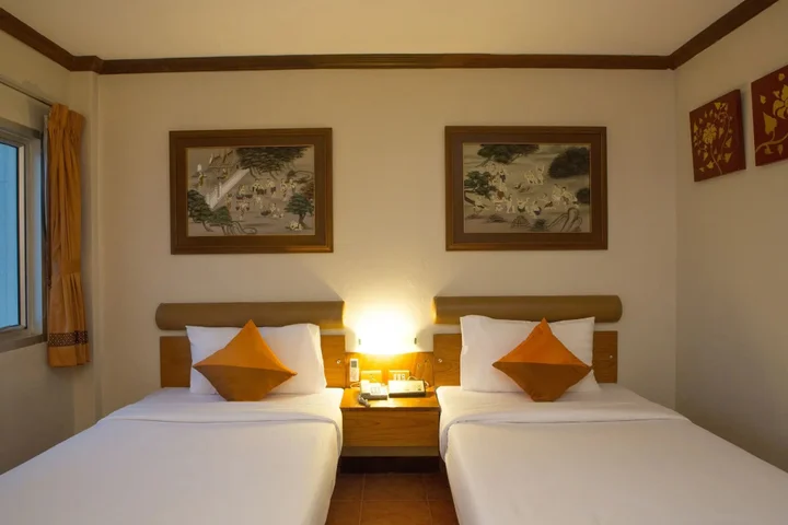 Муанг: Hotel de Karon