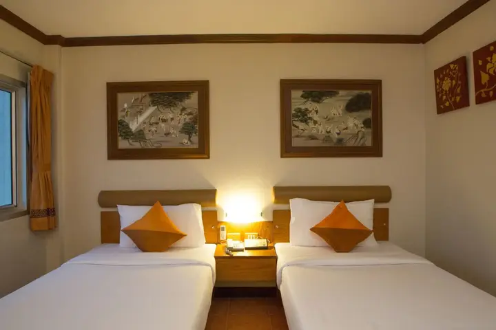 Муанг: Hotel de Karon