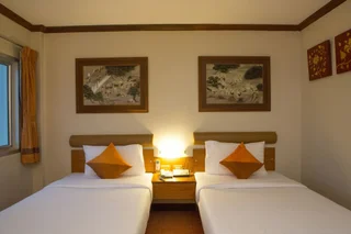 Муанг: Hotel de Karon