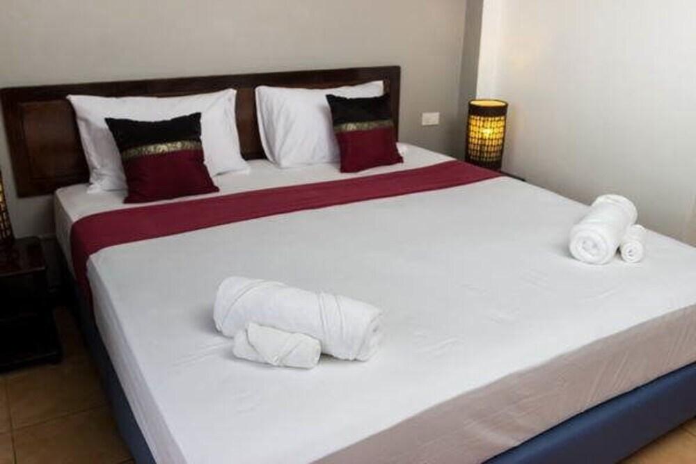 Муанг: Two Chefs Inn