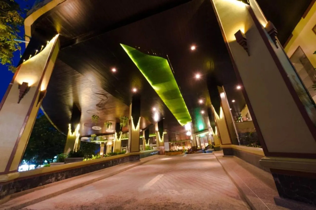Паттайя: Jomtien Thani Hotel