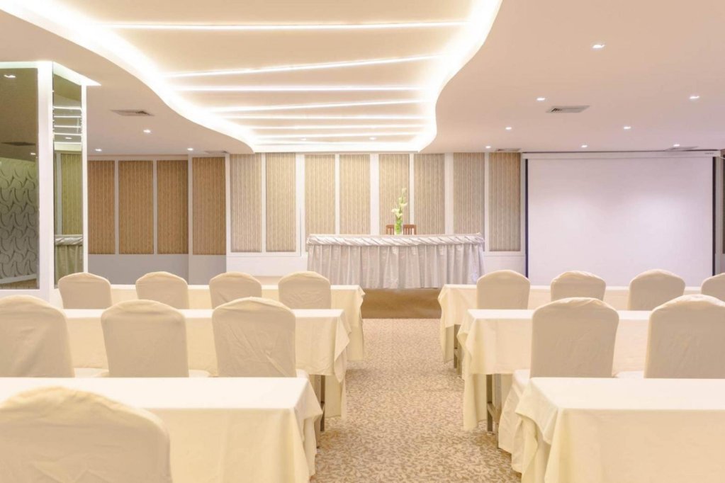 Паттайя: Jomtien Thani Hotel