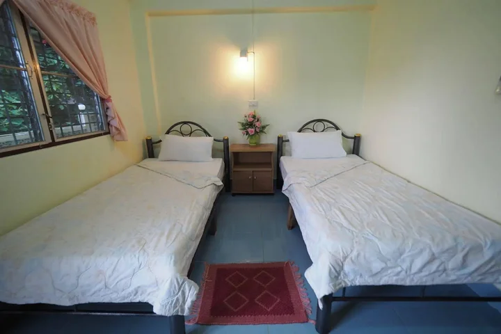 Пуа: Sangaroon Hotel