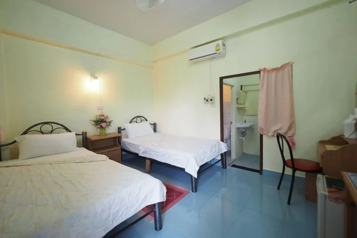 Пуа: Sangaroon Hotel