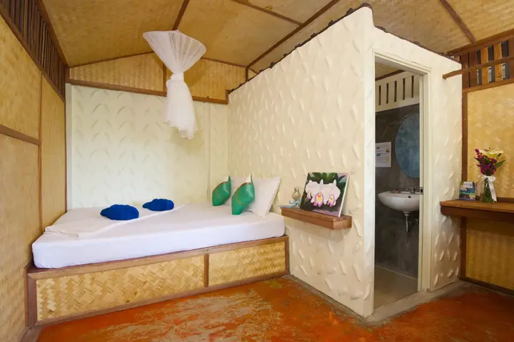 Остров Тау: Bubble Bungalow