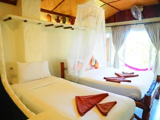 Остров Тау: Bubble Bungalow