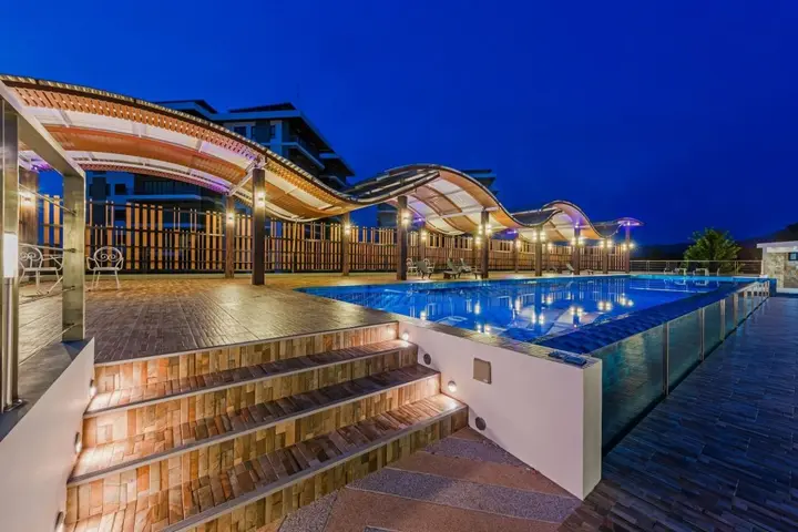 Муанг: Chalong Miracle Lakeview Resort & Spa