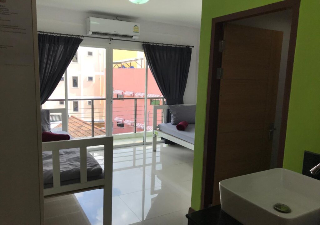 Кату: Bedbox Guesthouse & Hostel