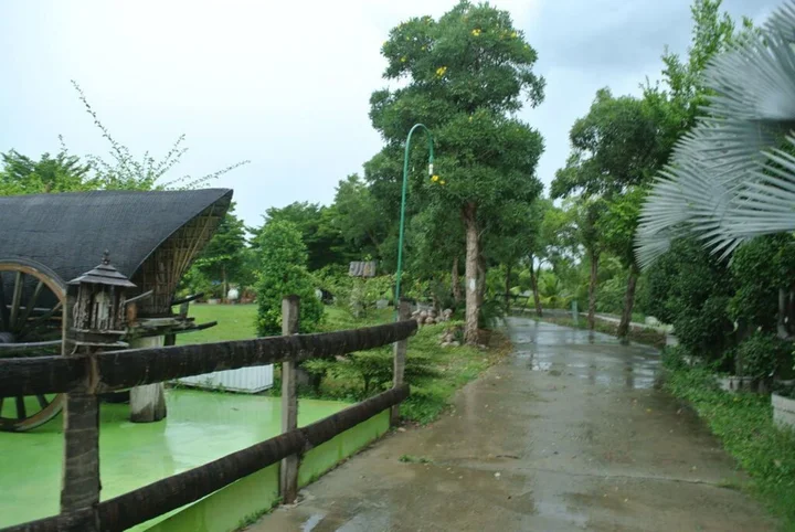 Супханбури: Baan Suan Resort Juree Punsuk