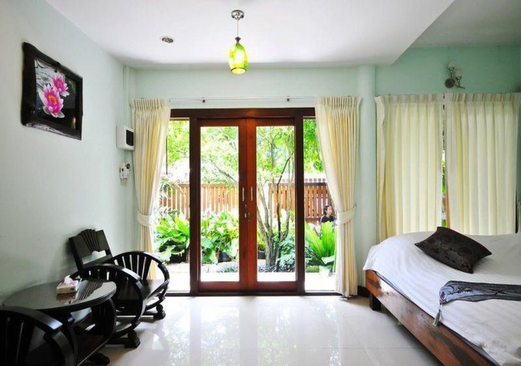 Ампхава: Baansaranrom Amphawa