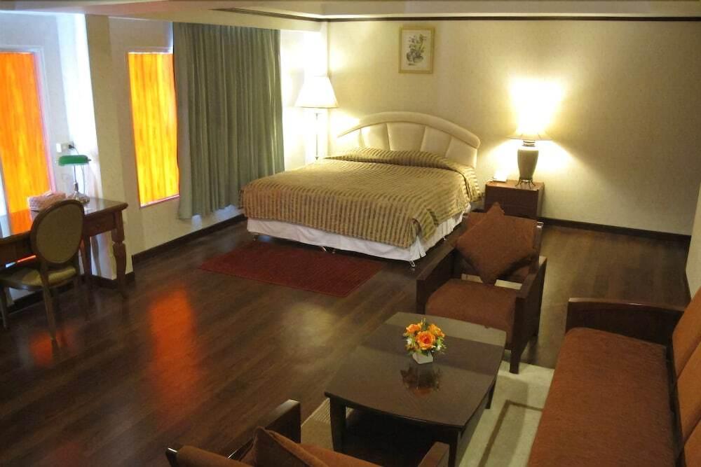 Накхонсаван: Beverly Hill Park Hotel