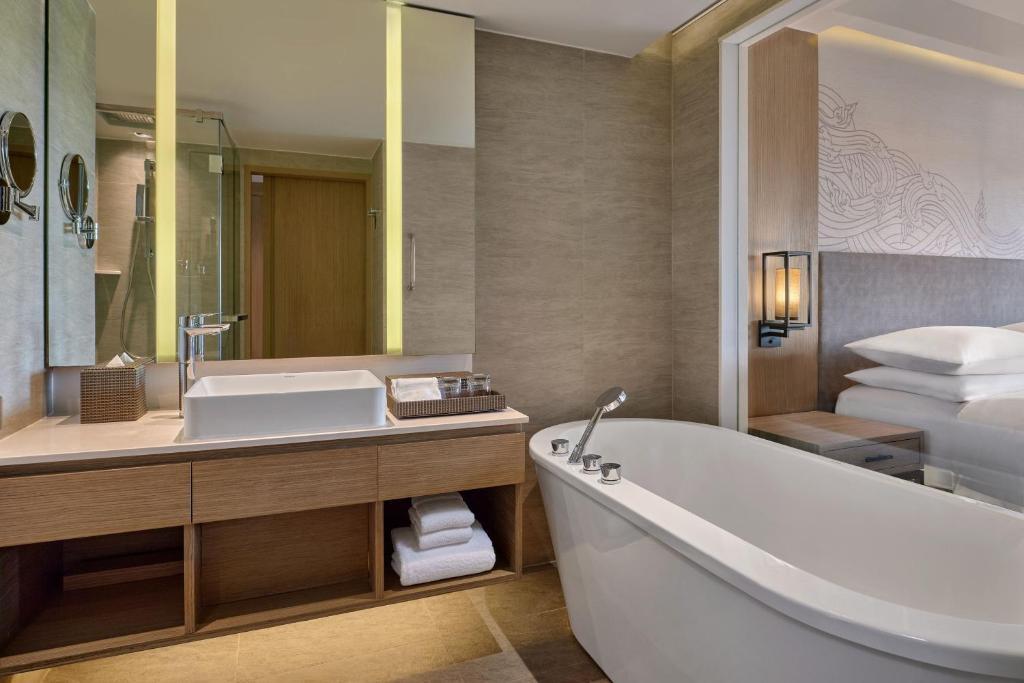 Кату: Phuket Marriott Resort & Spa, Merlin Beach