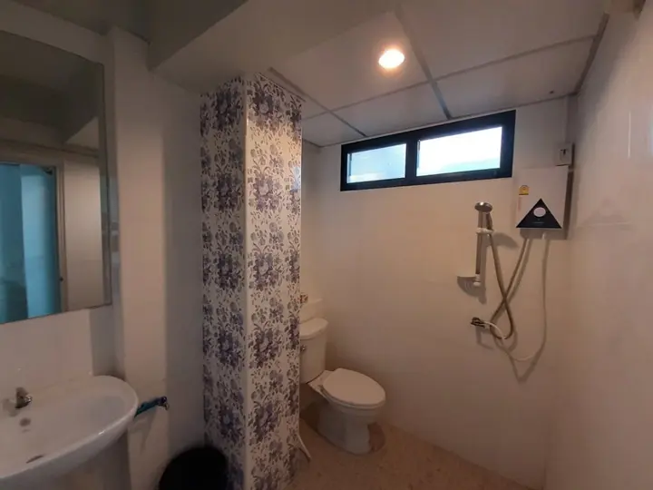 Нонтхабури: Vanlisut Hotel Ngamwongwan