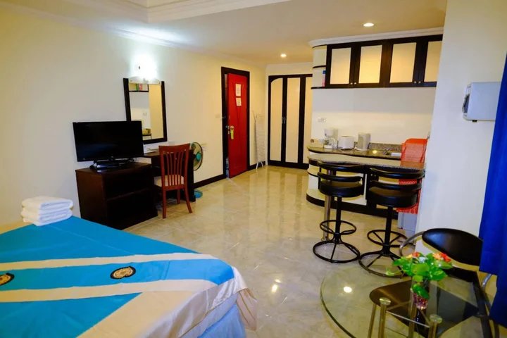 Кату: Adonis Guest House