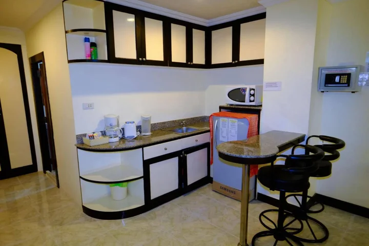 Кату: Adonis Guest House