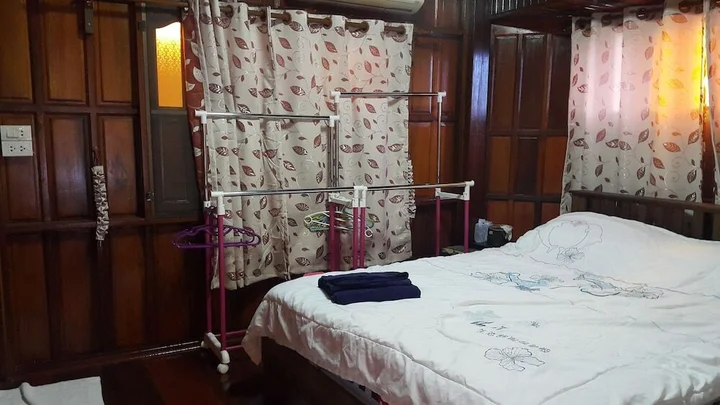 Сураттхани: Ruenthai Rimnam Resort