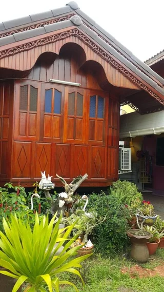 Сураттхани: Ruenthai Rimnam Resort