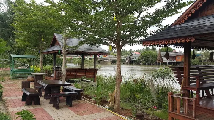 Сураттхани: Ruenthai Rimnam Resort