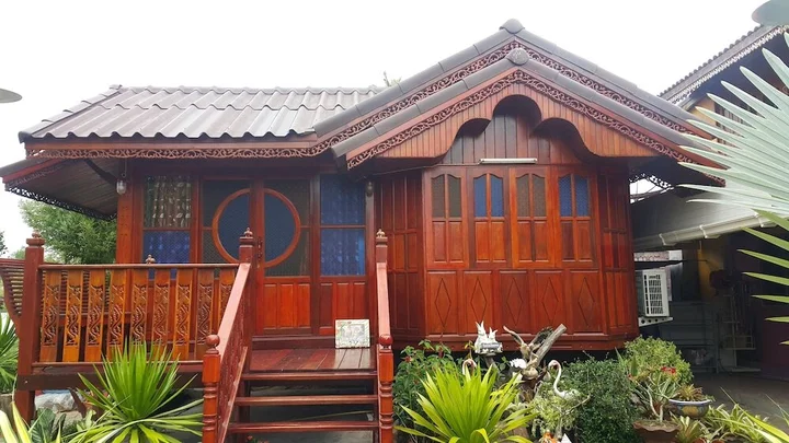 Сураттхани: Ruenthai Rimnam Resort