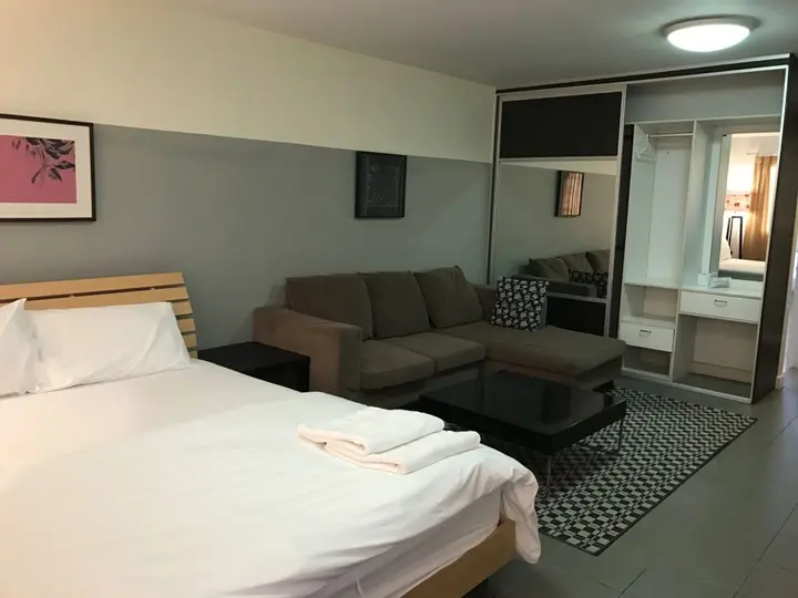 Бангкок: Sathorn Terrace Apartment