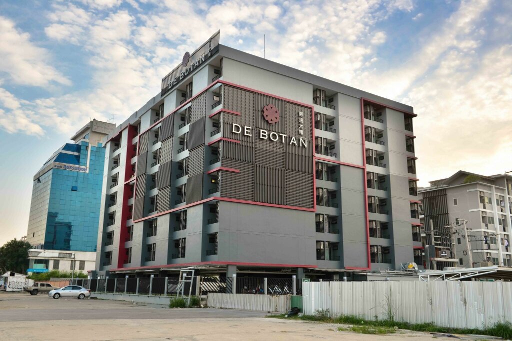 Бангкок: De Botan Srinakarin Hotel & Residence