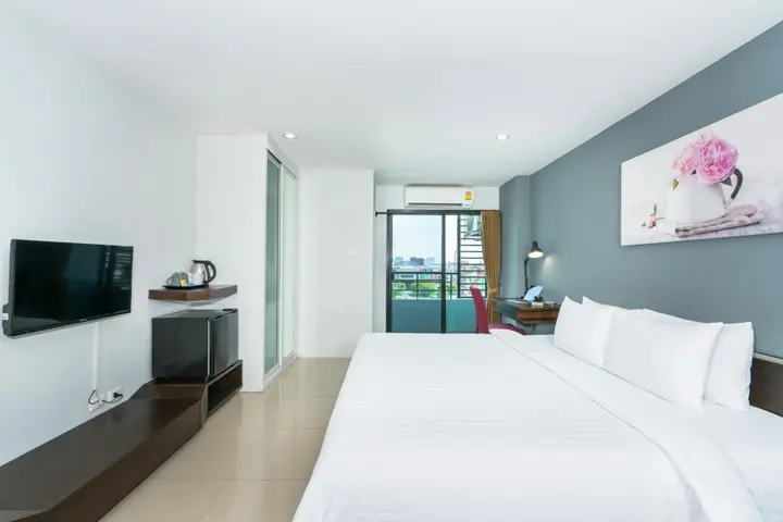 Бангкок: De Botan Srinakarin Hotel & Residence