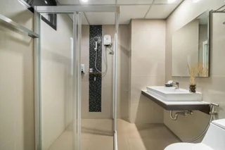 Бангкок: De Botan Srinakarin Hotel & Residence