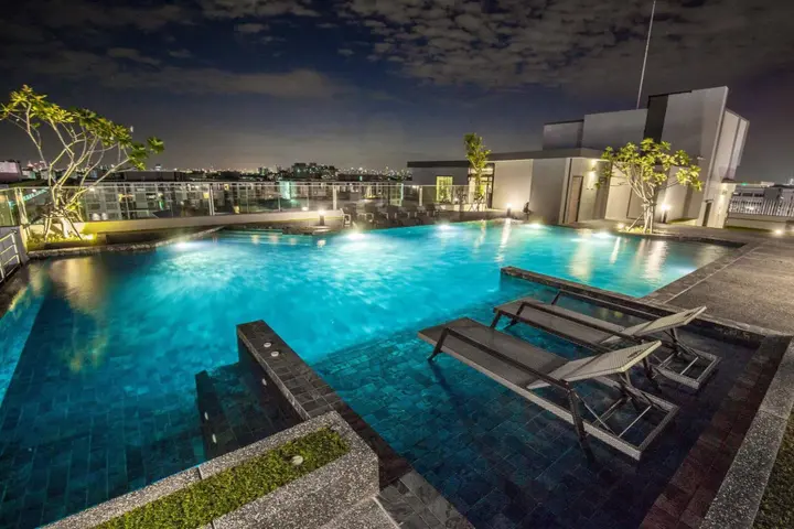 Бангкок: De Botan Srinakarin Hotel & Residence