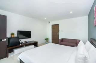 Бангкок: De Botan Srinakarin Hotel & Residence