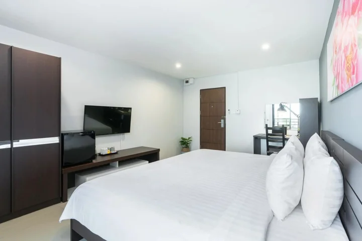 Бангкок: De Botan Srinakarin Hotel & Residence
