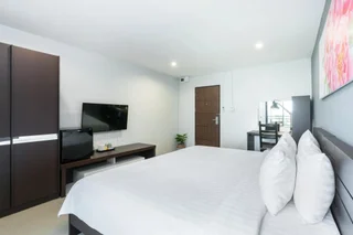 Бангкок: De Botan Srinakarin Hotel & Residence